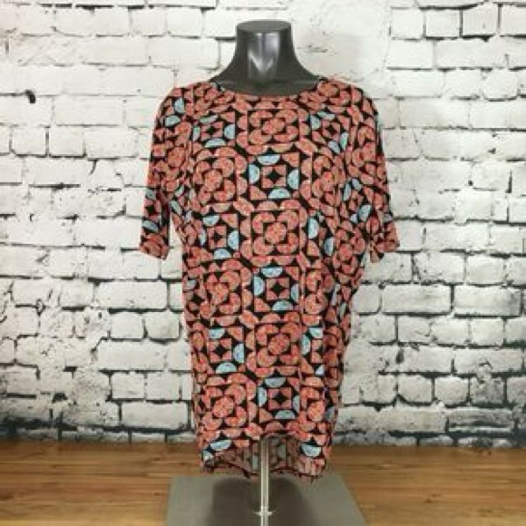 LuLaRoe Tops - 💚 3/$15 Patterned Red and Black Women’s Shirt C